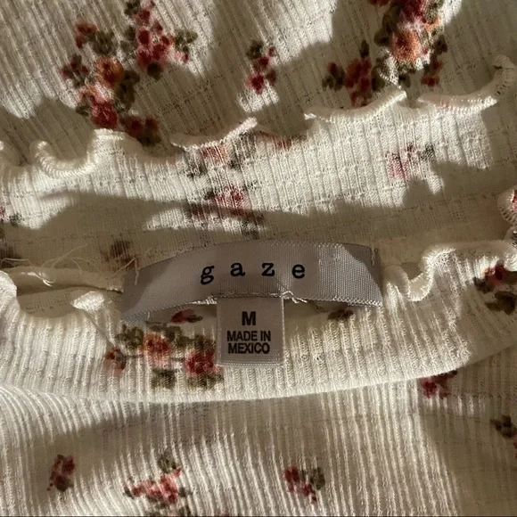 Floral Summer Turtle Neck Top! - Picture 2 of 3